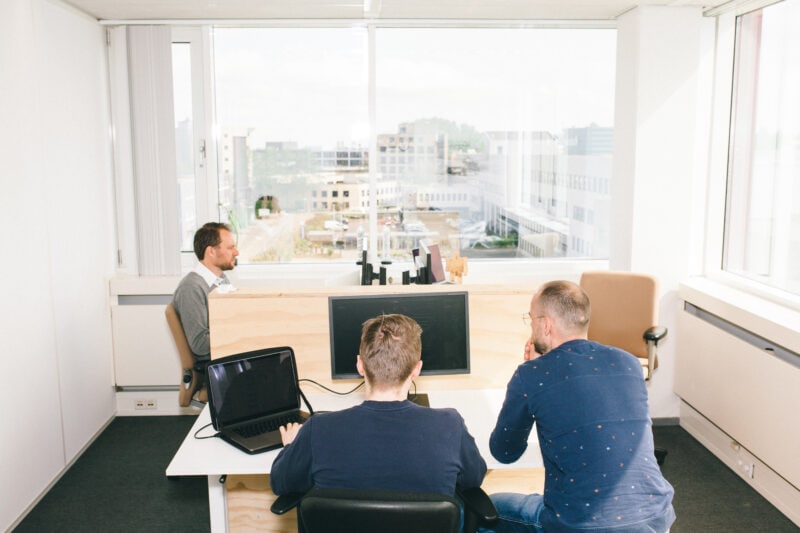 WooCommerce specialist aan het werk aan webshop ontwerp